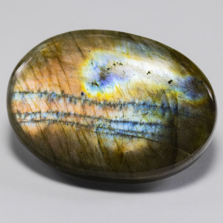 Labradorit mit 77.27 Ct