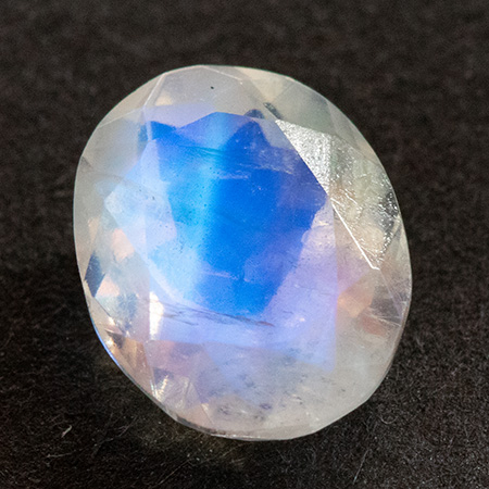 Facettierter Mondstein mit 1.82 Ct, AA Grade