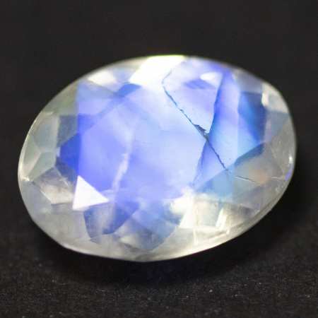 Facettierter Mondstein mit 1.85 Ct, AA Grade