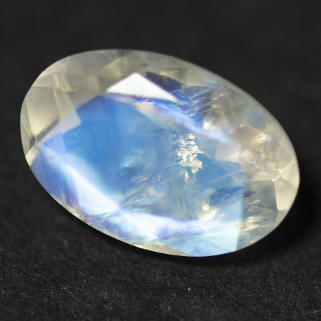 Facettierter Mondstein mit 2.18 Ct, AA Grade