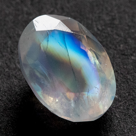 Facettierter Mondstein mit 2.78 Ct, AA Grade