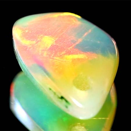 Welo Opal mit 0.99 Ct, AAA Qualität, gebohrt