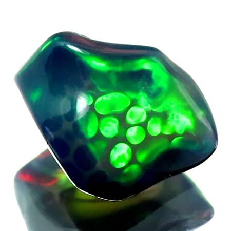 Schwarzer Opal-Kristall 1.31 Ct, AAA Grade, poliert