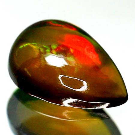 Schwarzer Opal mit 1.36 Ct