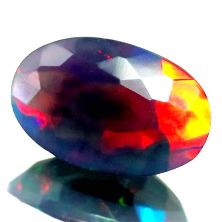 Schwarzer Opal mit 1.36 Ct - facettiert, AAA Qualität