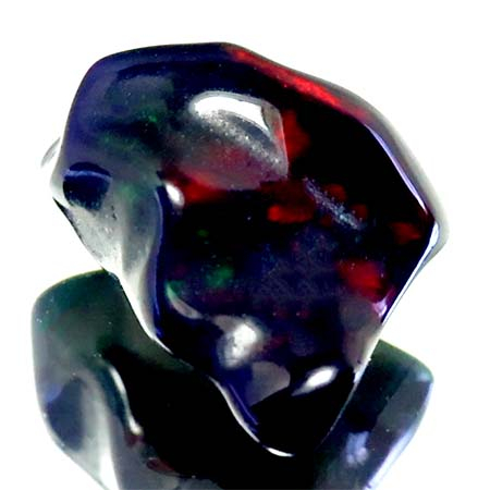 Schwarzer Opal-Kristall 1.50 Ct, poliert