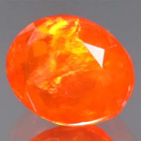 Afrikanischer Welo Feueropal mit 1.51 Ct