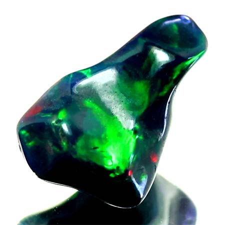 Schwarzer Opal-Kristall 1.85 Ct, AAA Grade, poliert