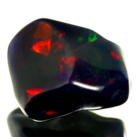 Schwarzer Opal-Kristall 1.93 Ct, poliert