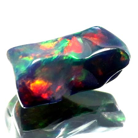 Schwarzer Opal-Kristall 2.41 Ct, AAA Grade, poliert