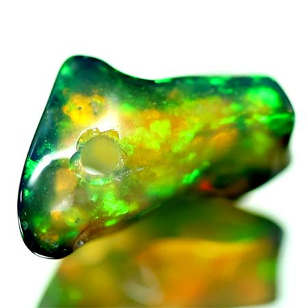 Schwarzer Welo Opal Anhänger mit 3.38 Ct, gebohrt