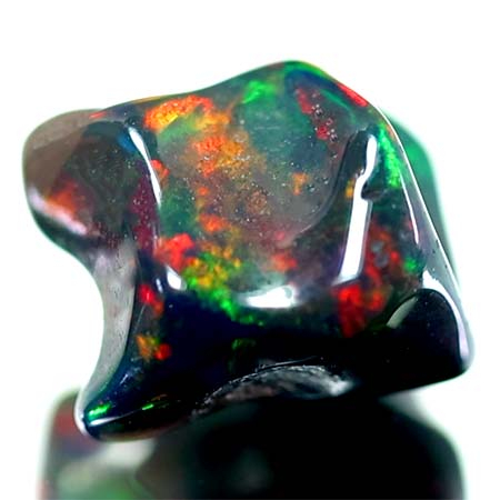 Schwarzer Welo Opal Anhänger mit 3.48 Ct, gebohrt