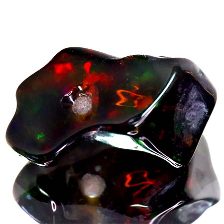 Schwarzer Welo Opal Anhänger mit 4.85 Ct, gebohrt