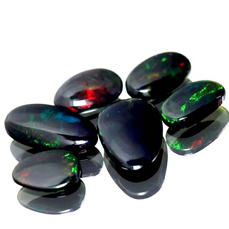 6 Schwarze Opale mit 4.04 Ct