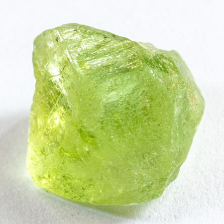 Peridot Kristall mit 7.16 Ct