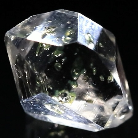 Petroleum Quarz mit 0.96 Ct, fluoreszierend