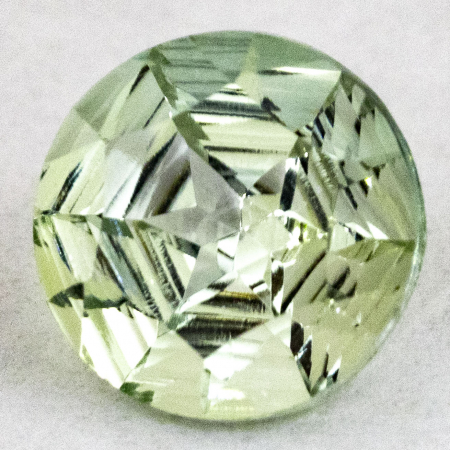 Grüner Amethyst mit 1.89 Ct im Spider-Schliff