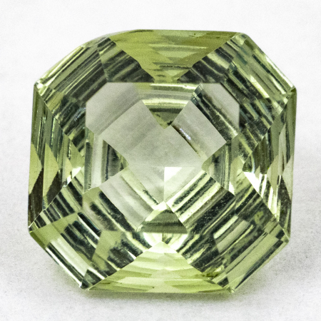 Grüner Amethyst mit 3.97 Ct im Spider-Schliff