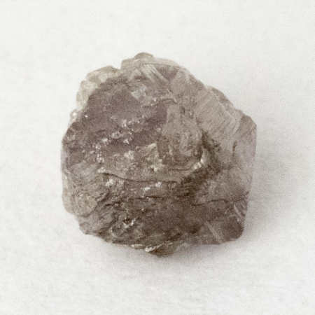 Pinkfarbener Rohdiamant mit 0.53 Ct