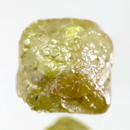 Gelber Rohdiamant mit 0.77 Ct