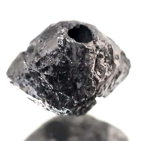 Schwarzer  Rohdiamant 1.83 Ct, gebohrt