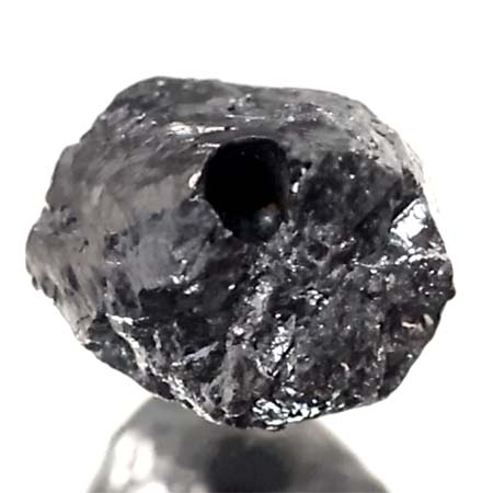 Schwarzer  Rohdiamant 1.85 Ct, gebohrt