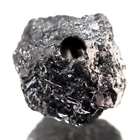 Schwarzer  Rohdiamant 2.04 Ct, gebohrt