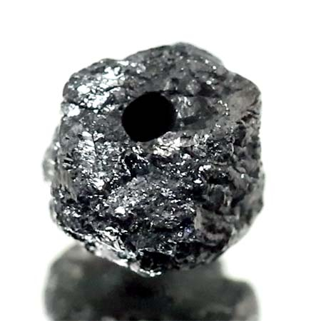 Schwarzer  Rohdiamant 2.54 Ct, gebohrt