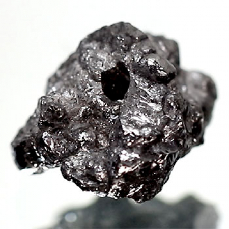 Schwarzer  Rohdiamant 3.90 Ct, gebohrt