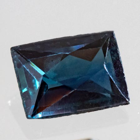 Blauer Saphir 0.41 Ct, unbehandelt