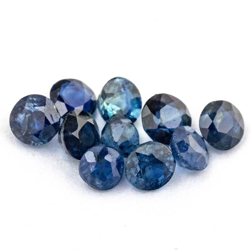10 blaue Saphire mit 2-2.5 mm, Gesamtgewicht 0.95 ct