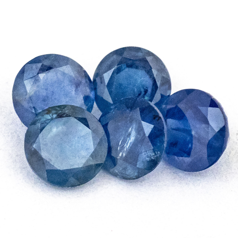 5 blaue Saphire mit 3.3 mm, Gesamtgewicht 0.96 ct