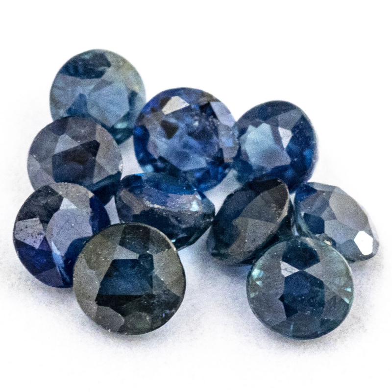 10 blaue Saphire mit 2.5 mm, Gesamtgewicht 1.06 ct