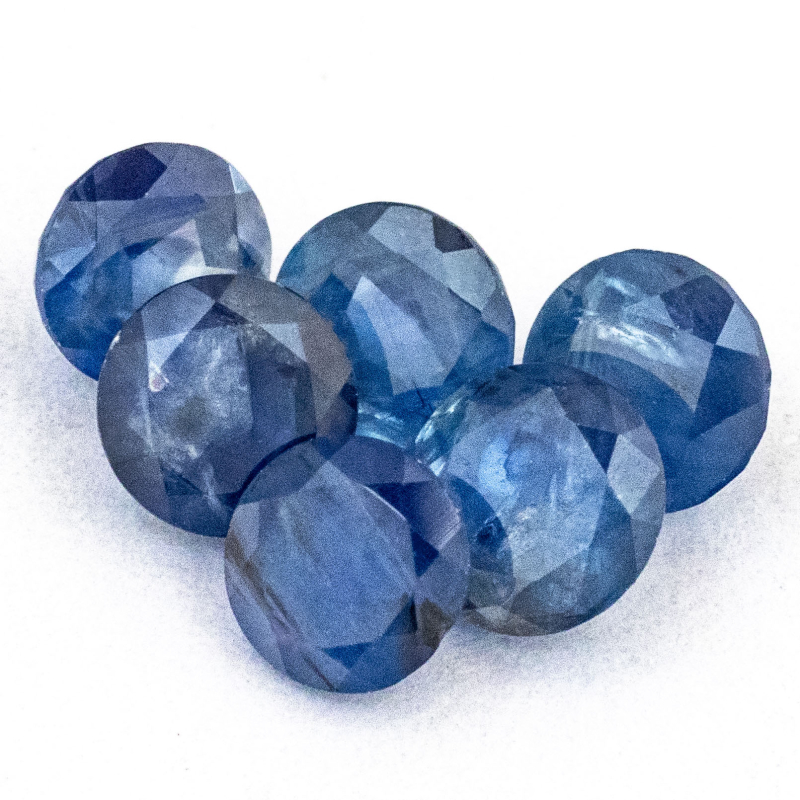 6 blaue Saphire mit 3.3 mm, Gesamtgewicht 1.17 ct