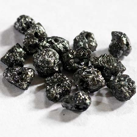 1 Ct schwarze Rohdiamanten, gebohrt (ca. 10-15 Stück)
