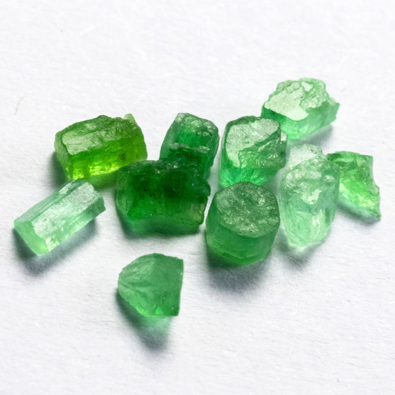 10 kolumbianische Smaragd-Kristalle mit 1.06 Ct, transparent