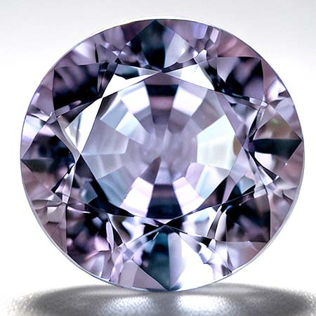 Pinkvioletter Tansanit mit 0.75 Ct