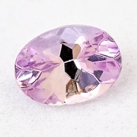 Pinkvioletter Tansanit mit 0.19 Ct