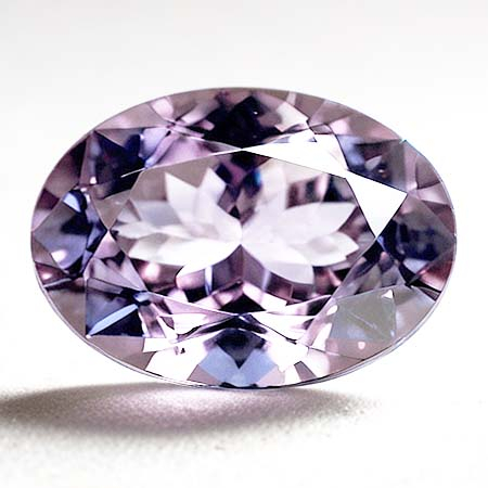 Pinkvioletter Tansanit mit 1.16 Ct