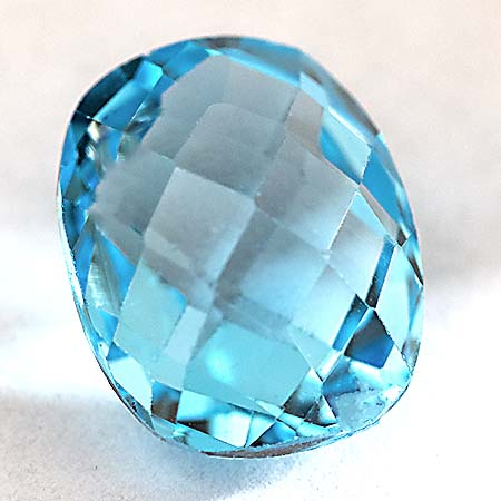 Topas in Swiss Blue 10 x 8 mm, ca. 3.70 Ct, Checkerboardschliff