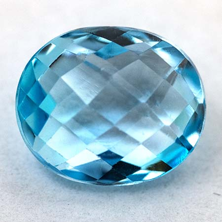 Topas in Swiss Blue 12 x 10 mm, ca. 6.20 Ct, Checkerboardschliff