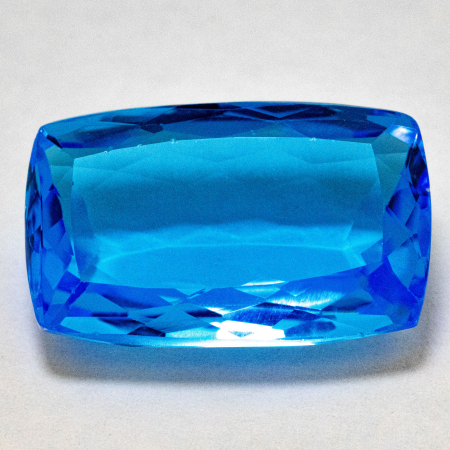 Topas in Swiss Blue mit 20.44 Ct, AAA Grade, sehr leicht beschädigt