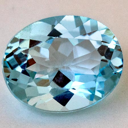 Topas in Sky Blue 10 x 8 mm, ca. 3.3 Ct