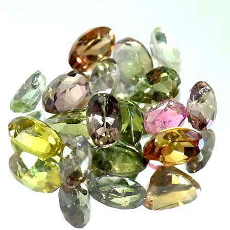 Verschiedene Turmaline mit 2.23 Ct