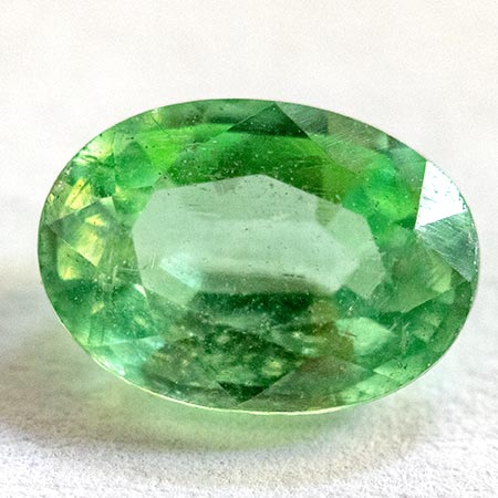 Grüner Kyanit 0.97 Ct, unbehandelt