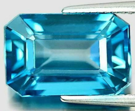 Topas in Swiss Blue 8 x 6 mm, ca. 1.85 Ct