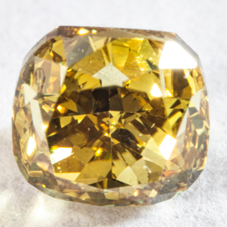 Gelber Diamant im Cushionschliff mit 0.15 Ct