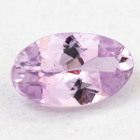 Pinkvioletter Tansanit mit 0.22 Ct