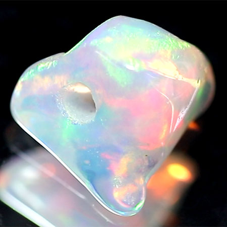 Welo Opal Anhänger mit 1.67 Ct, gebohrt