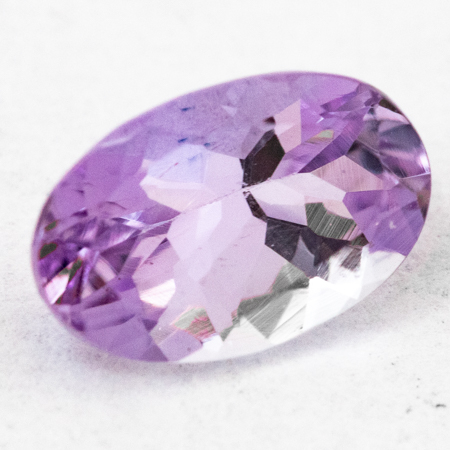 Pinkvioletter Tansanit mit 0.40 Ct